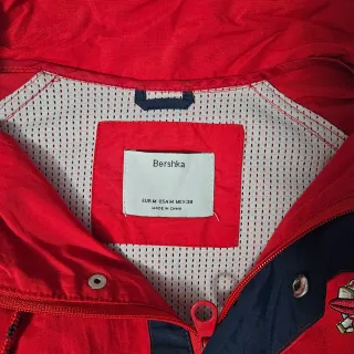 Chaqueta roja Bershka talla M