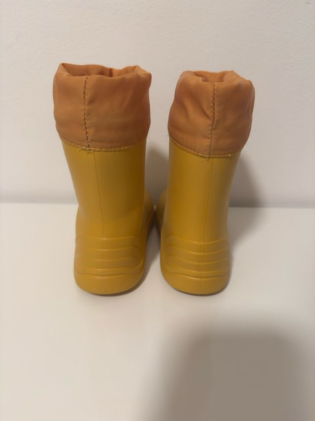 Botas de agua amarillas para niños