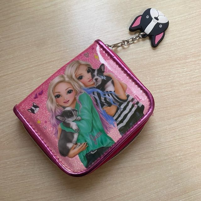 Monedero rosa con llavero de perro