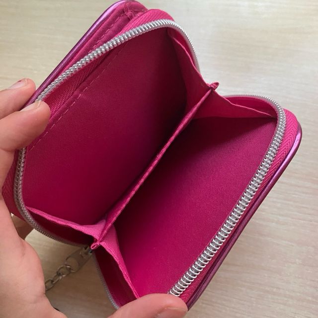 Monedero rosa con llavero de perro