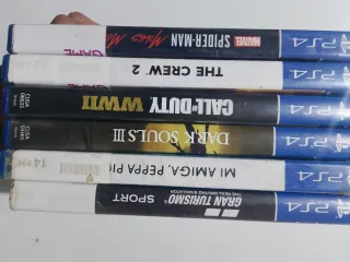 PS4 con 2 controller e 6 giochi