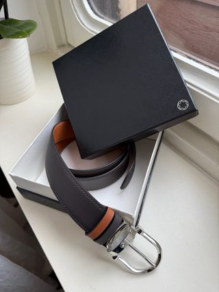 Cintura Montblanc reversibile marrone e cuoio.