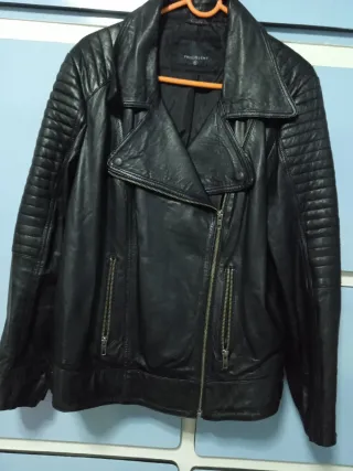 Chaqueta de cuero negra