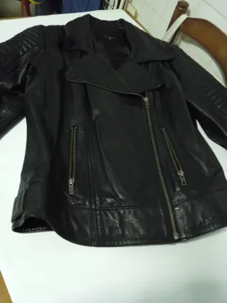 Chaqueta de cuero negra