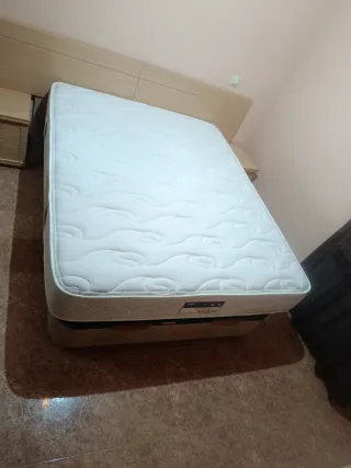 Habitación grande en alquiler persona joven.