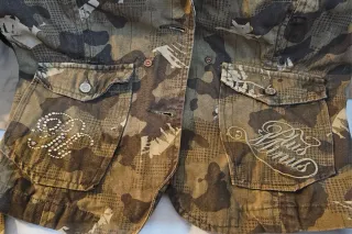 Americana militar con bordados