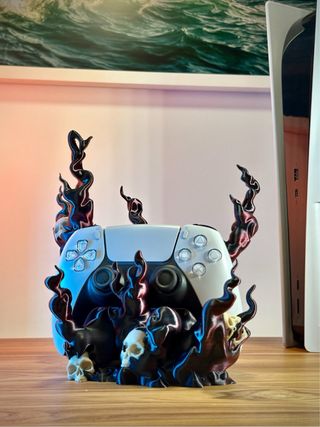 Soporte mando PS5 calaveras y llamas