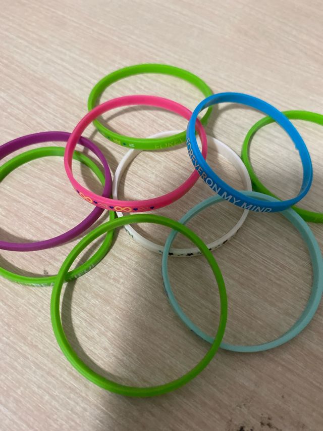 Lote de pulseras de silicona