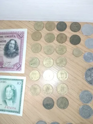 Colección de monedas y billetes antiguos