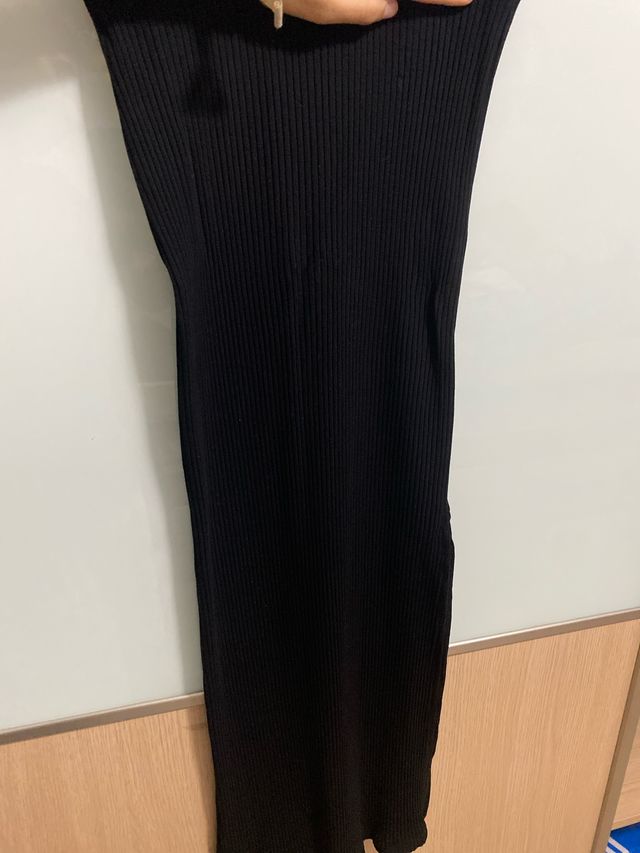 Falda negra de canalé