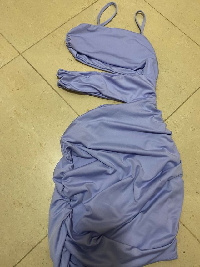 Vestido lila con aberturas