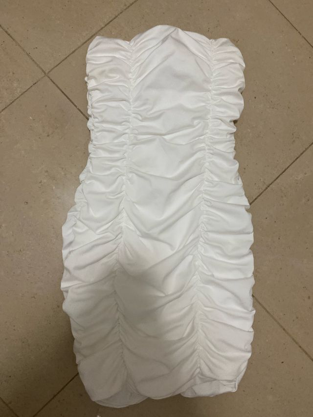 Vestido blanco fruncido