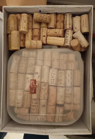 Corchos de vino usados