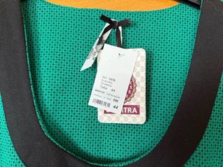 Vestido verde con lunares negros