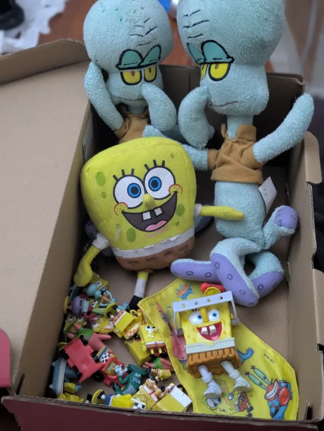 Peluches de Bob Esponja calamar y miniaturas