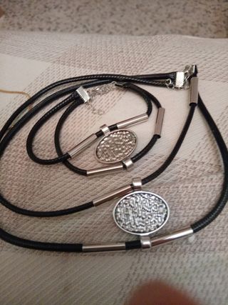 Varios conjuntos de pulsera y collar
