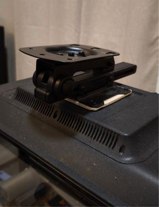 Televisor Suntech 22” 12V con soportes