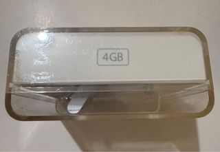 Apple iPod Shuffle 4GB Plata