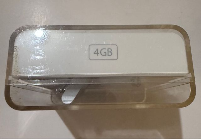 Apple iPod Shuffle 4GB Plata