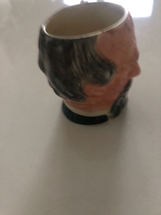 Jarra de porcelana con cara