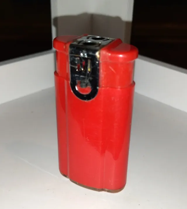 Accendino rosso doppio