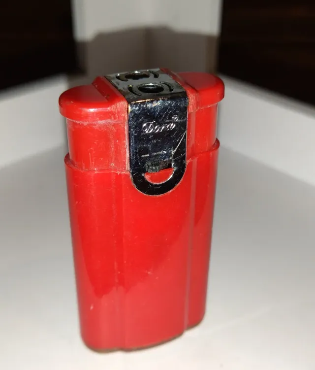 Accendino rosso doppio