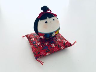 Due adorabili bambole Kokeshi giapponesi (2 unità)