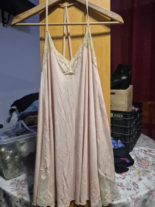 Camisón rosa con encaje