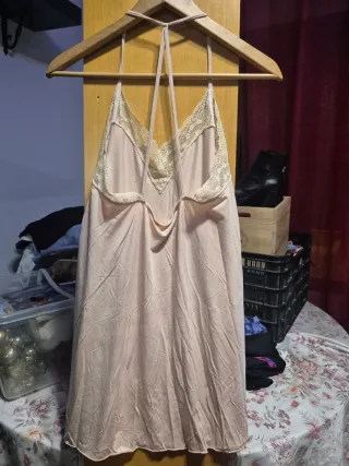 Camisón rosa con encaje