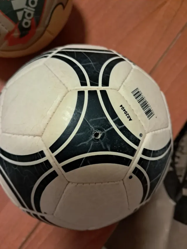 4 Mini Balones Fútbol + Hinchador