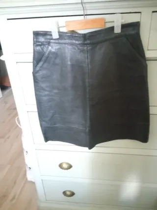 Falda cuero Talla 38-40 Negra