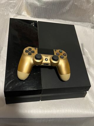 PS4 (PlayStation 4) Nera con Controller Dorato