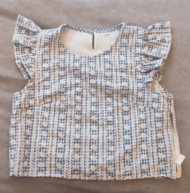 Camiseta volantes cuadros blanco y azul