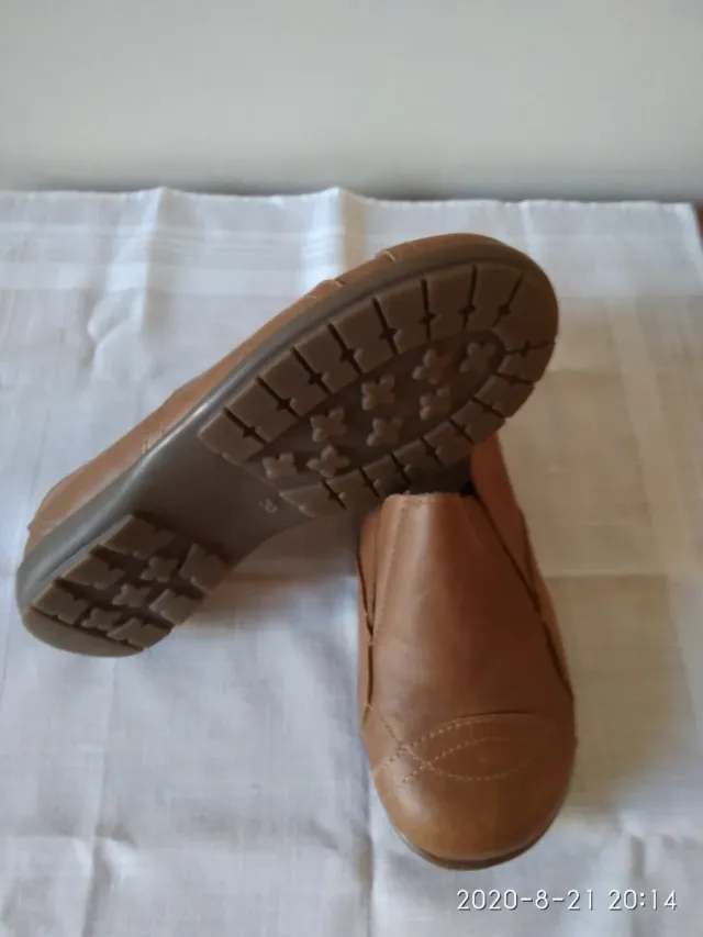 Zapatos de piel para niños sin estrenar