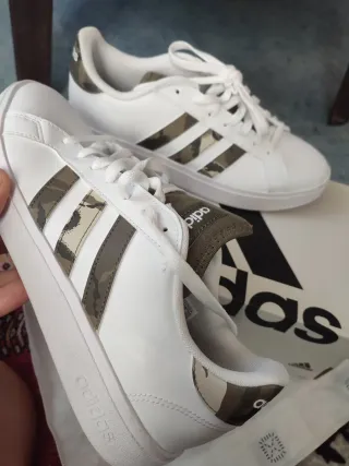 Adidas Blancas Talla 42 , nuevos a estrenar