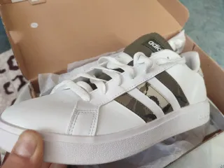 Adidas Blancas Talla 42 , nuevos a estrenar