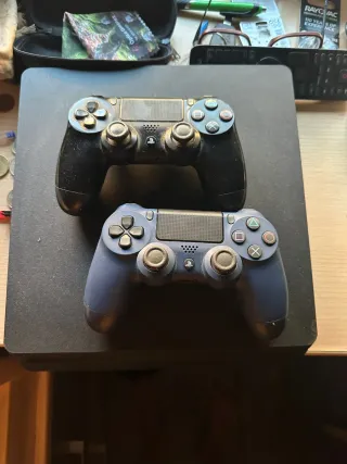 PS4 (PlayStation 4) Nera