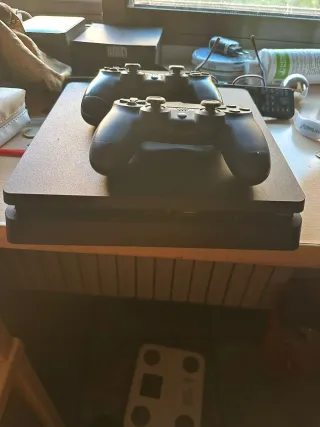 PS4 (PlayStation 4) Nera