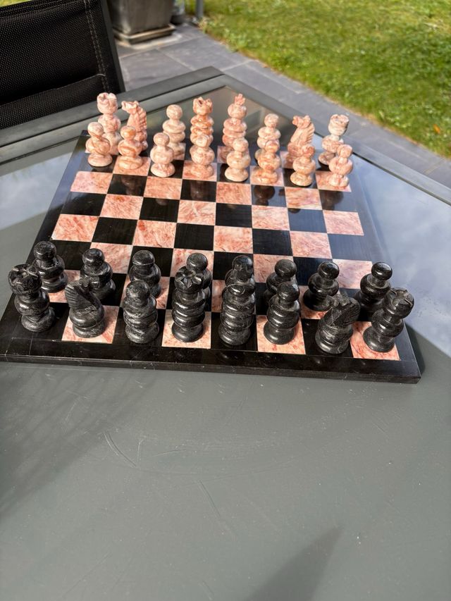 Juego de ajedrez de piedra