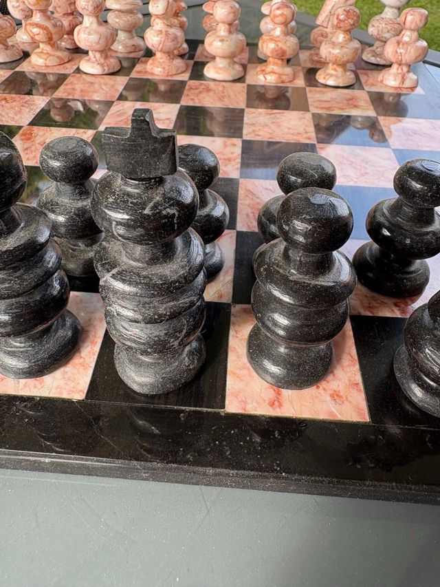 Juego de ajedrez de piedra