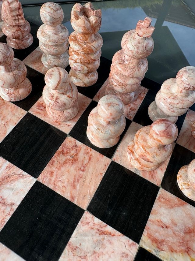 Juego de ajedrez de piedra