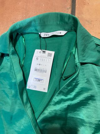 Vestido Zara verde satinado mini Talla S