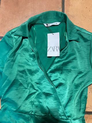 Vestido Zara verde satinado mini Talla S