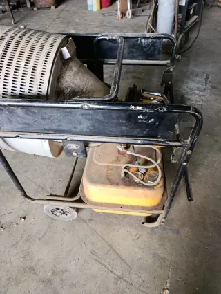 Calentador Gasoil Negro y Amarillo pare arreglar o