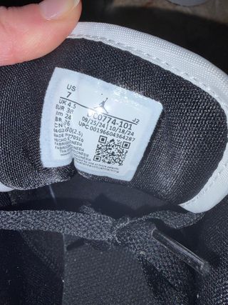 Scarpe Jordan nere e bianche, taglia 38