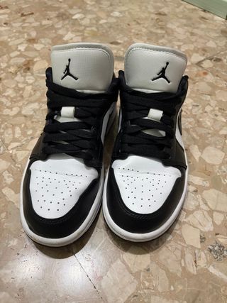 Scarpe Jordan nere e bianche, taglia 38