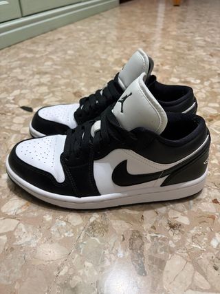 Scarpe Jordan nere e bianche, taglia 38