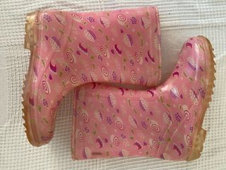 Botas de agua niña rosas con dibujos