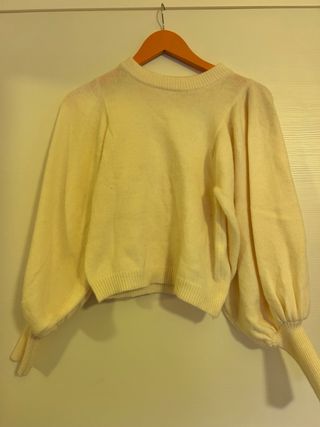 Maglione giallo con  manica a sbuffo