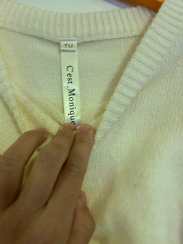 Maglione giallo con  manica a sbuffo